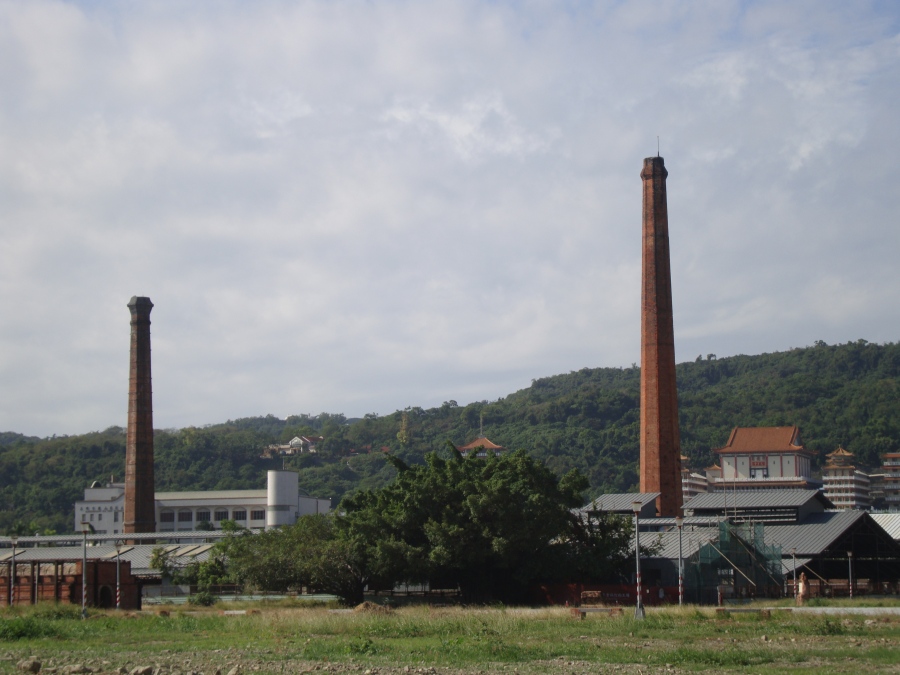 愛河旁的產業文化遺址：中都唐榮磚窯廠與鄰近產業